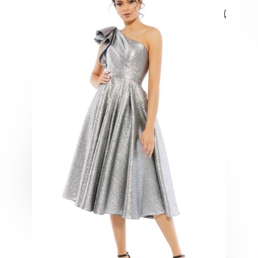 New Mac Duggal Shimmering Metallic Silver One-Shoulder Dress
